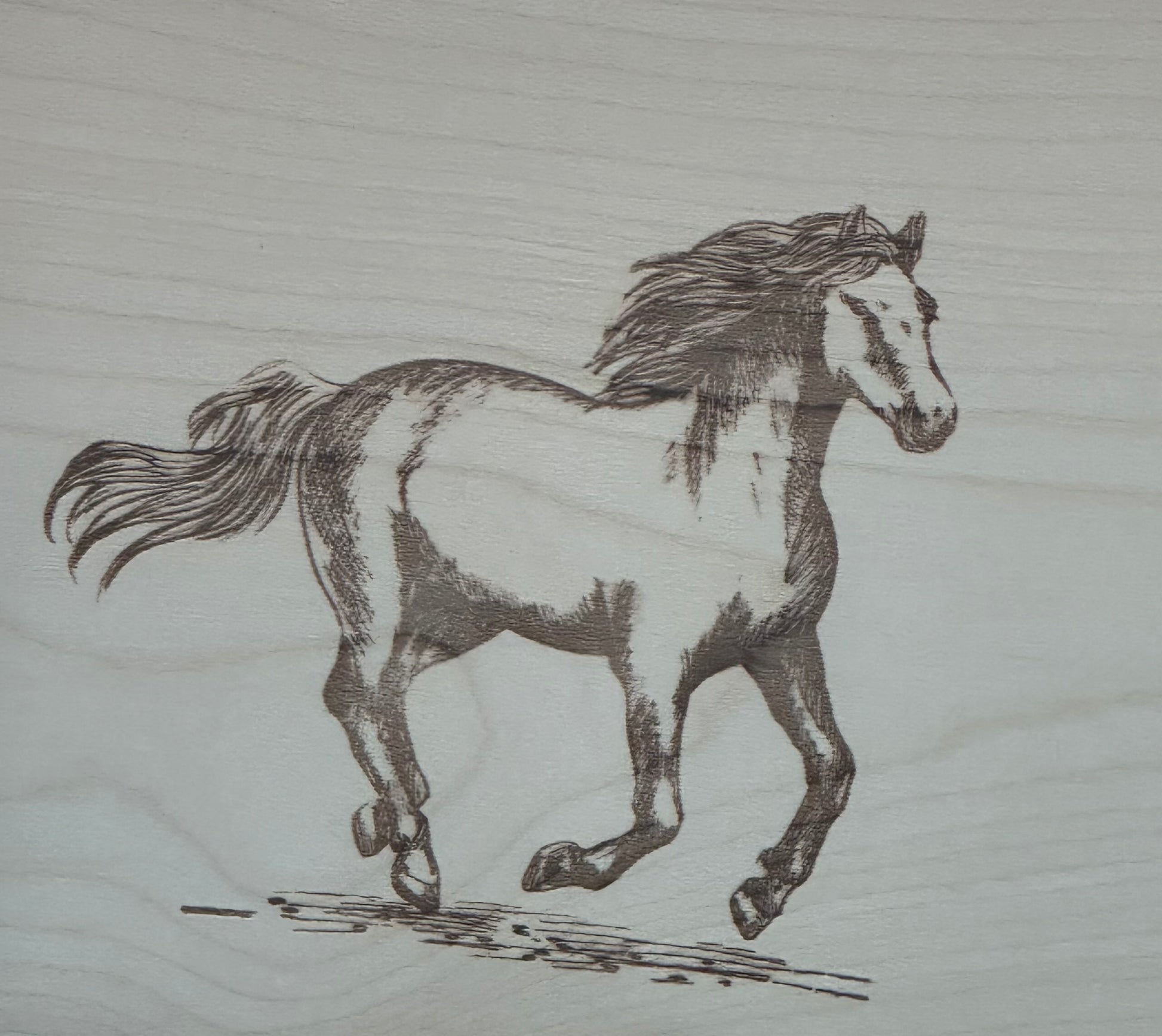 Vesper Brettchen Ahorn Pferd 26x15cm – Für Pferdeliebhaber Details