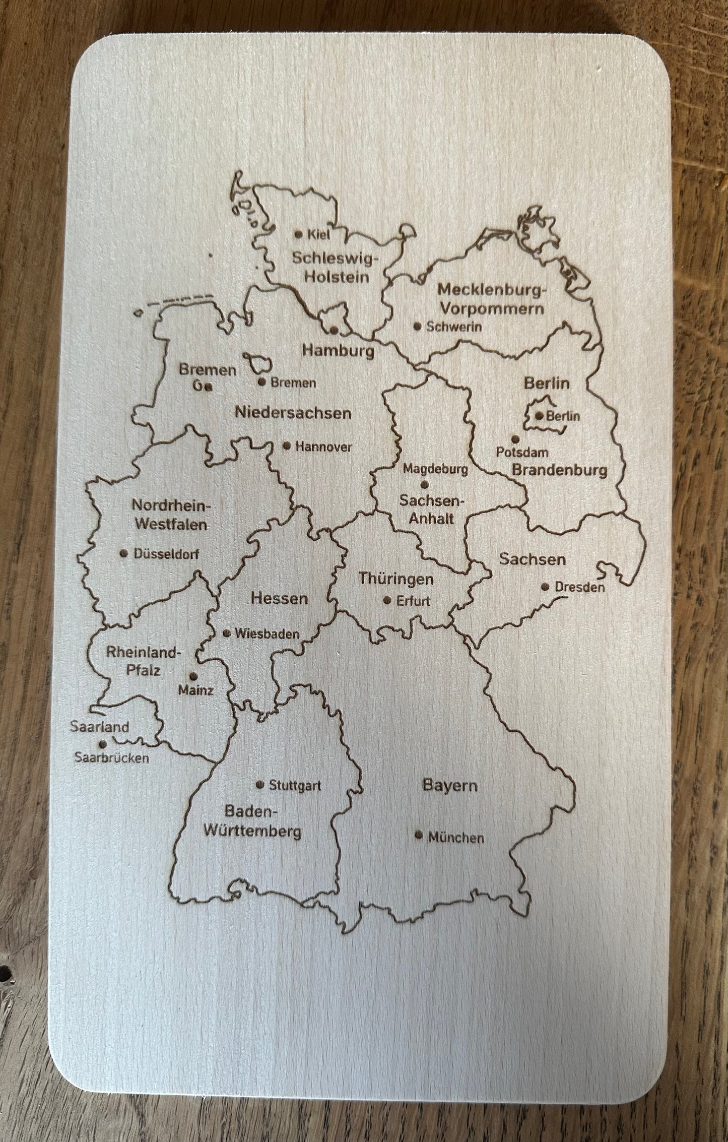 Vesper Brettchen Buche massiv 260x150mm "Deutschland Karte mit Hauptstädten"