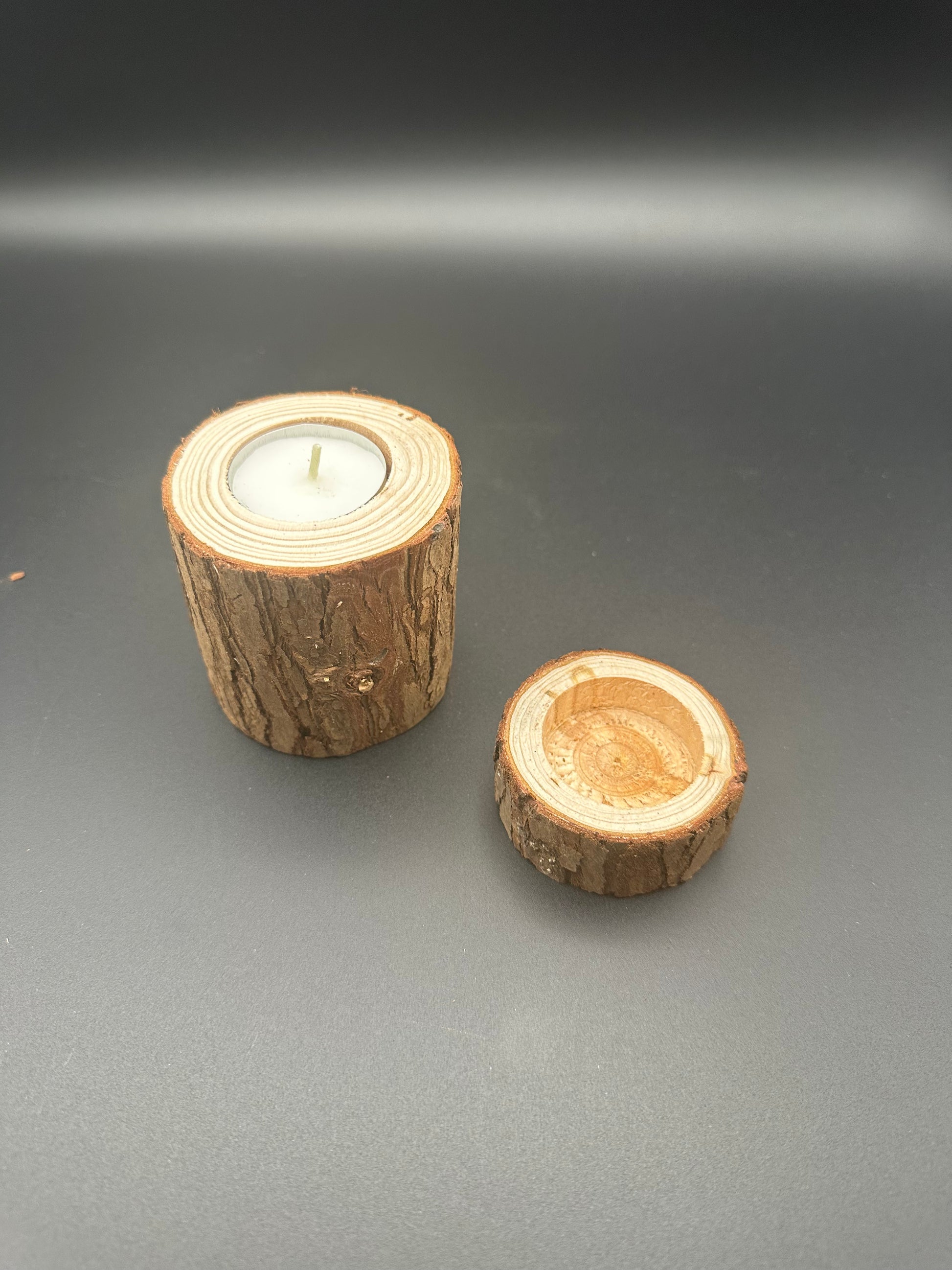 Großer und kleiner Kerzenständer zusammen“