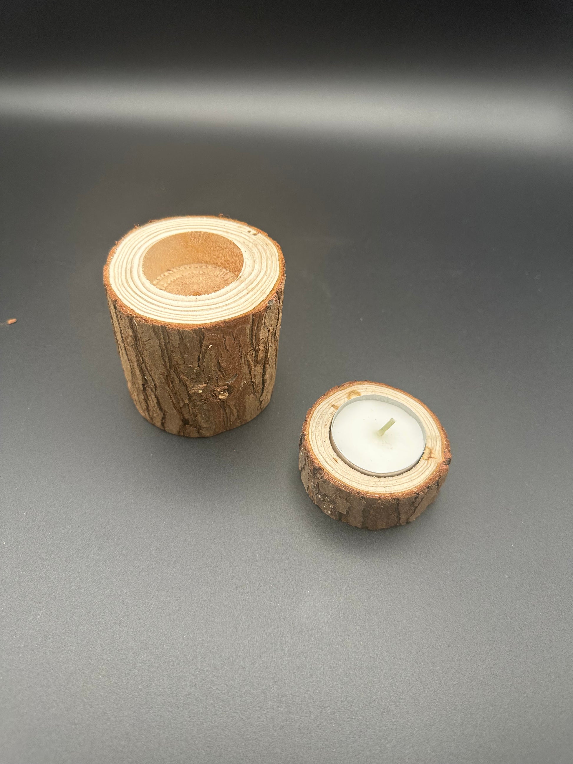 Großer und kleiner Kerzenständer zusammen“