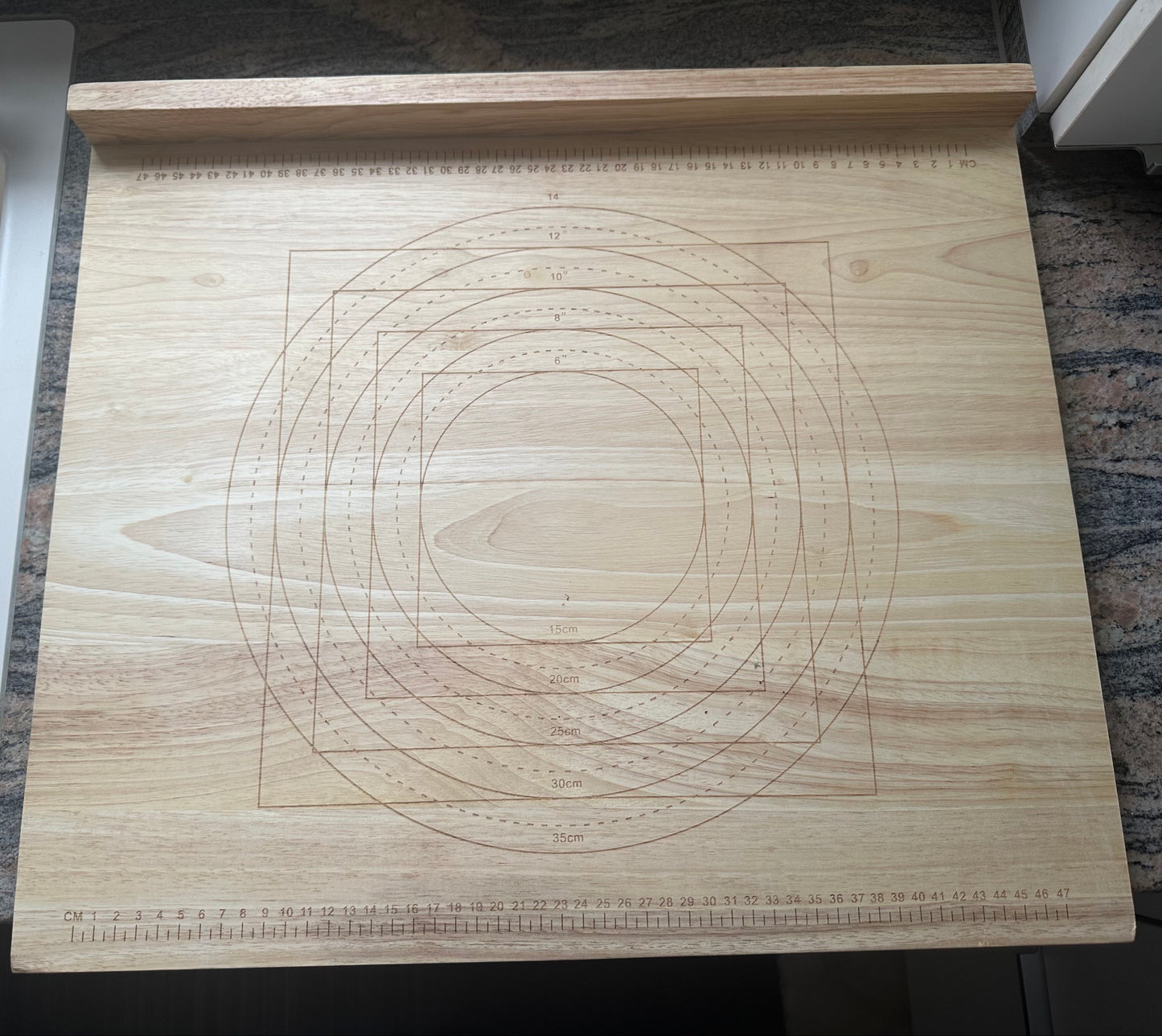 Back- und Arbeitsbrett aus FSC®-zertifiziertem Rubberwood