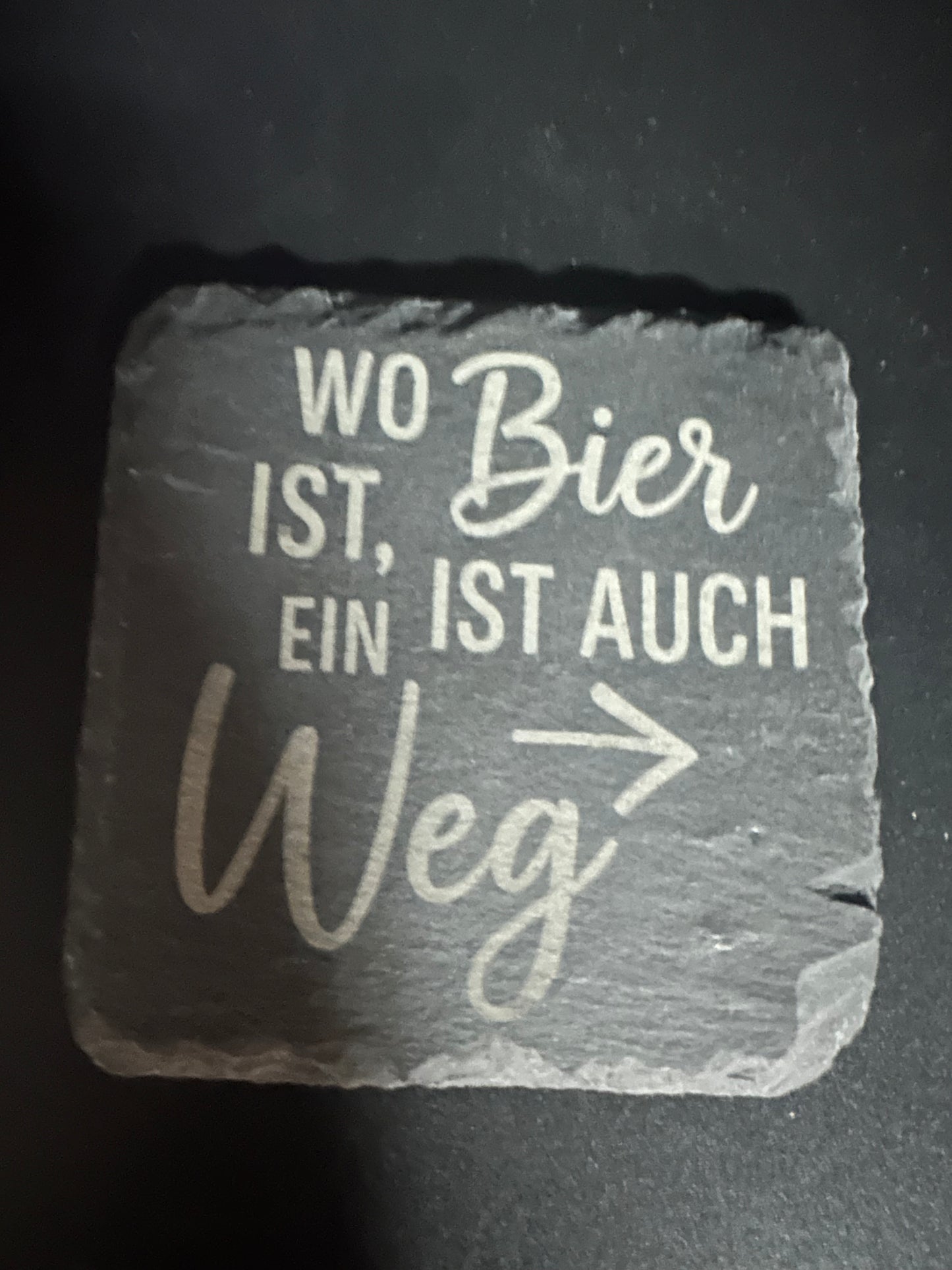 Schiefer Untersetzer 100x100mm mit Bier sprüchen.