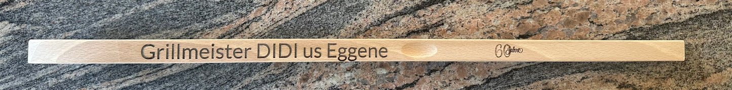 Hochwertige XXL Grillzange / Würstchenzange aus Buchen Holz - 60 cm Grillmeister