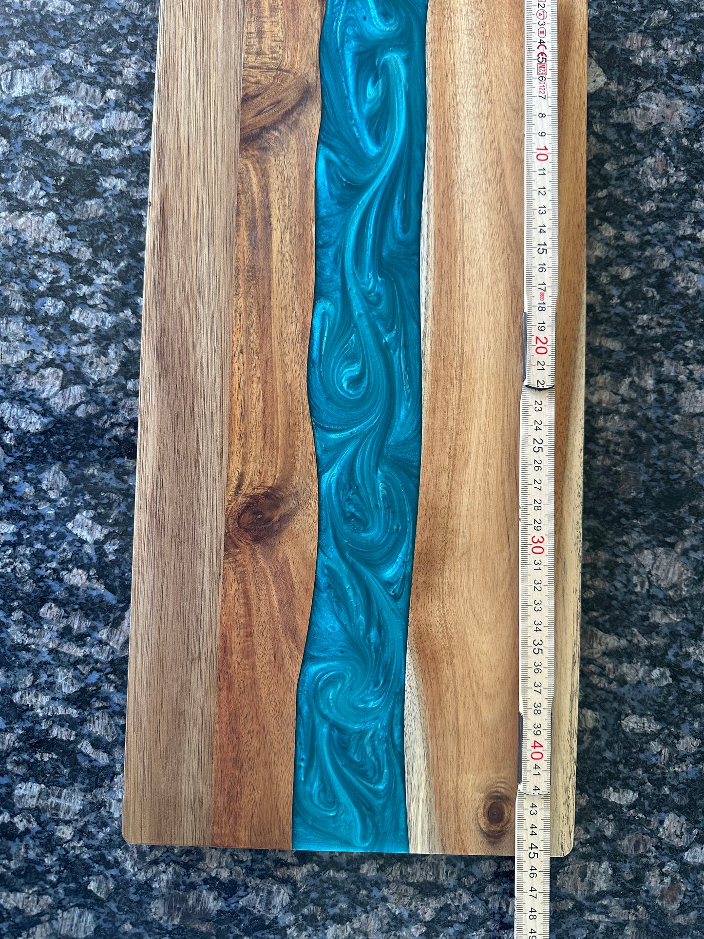 Teak Holz Servierbrett mit River Epoxidharz grün/blau oder pink 460x230mm