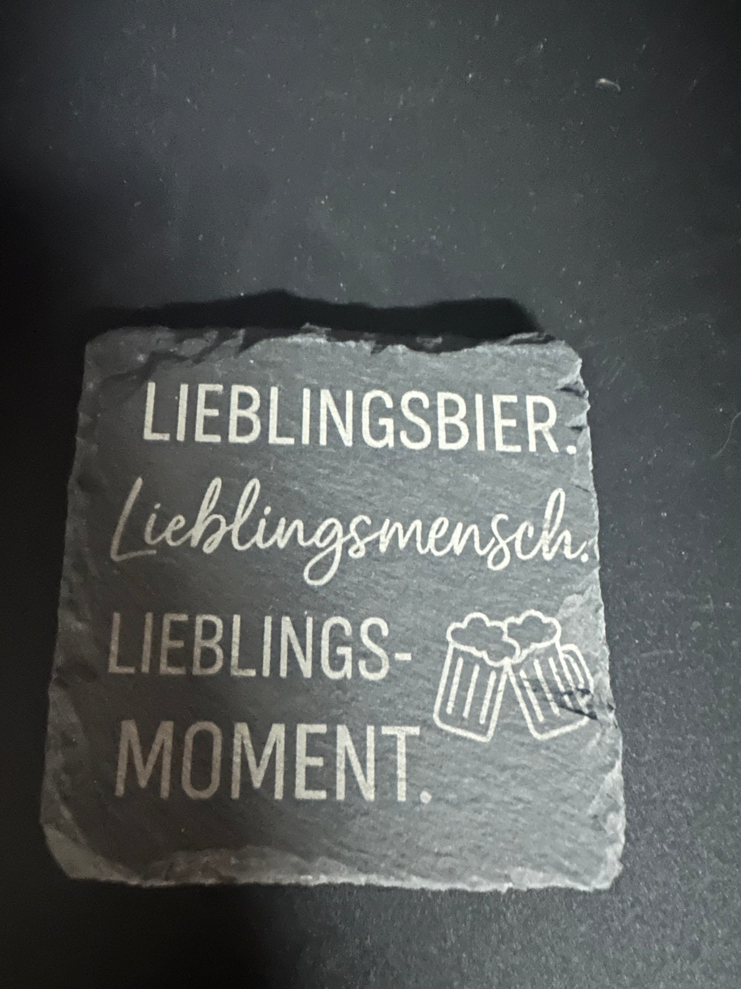 Schiefer Untersetzer 100x100mm mit Bier sprüchen.