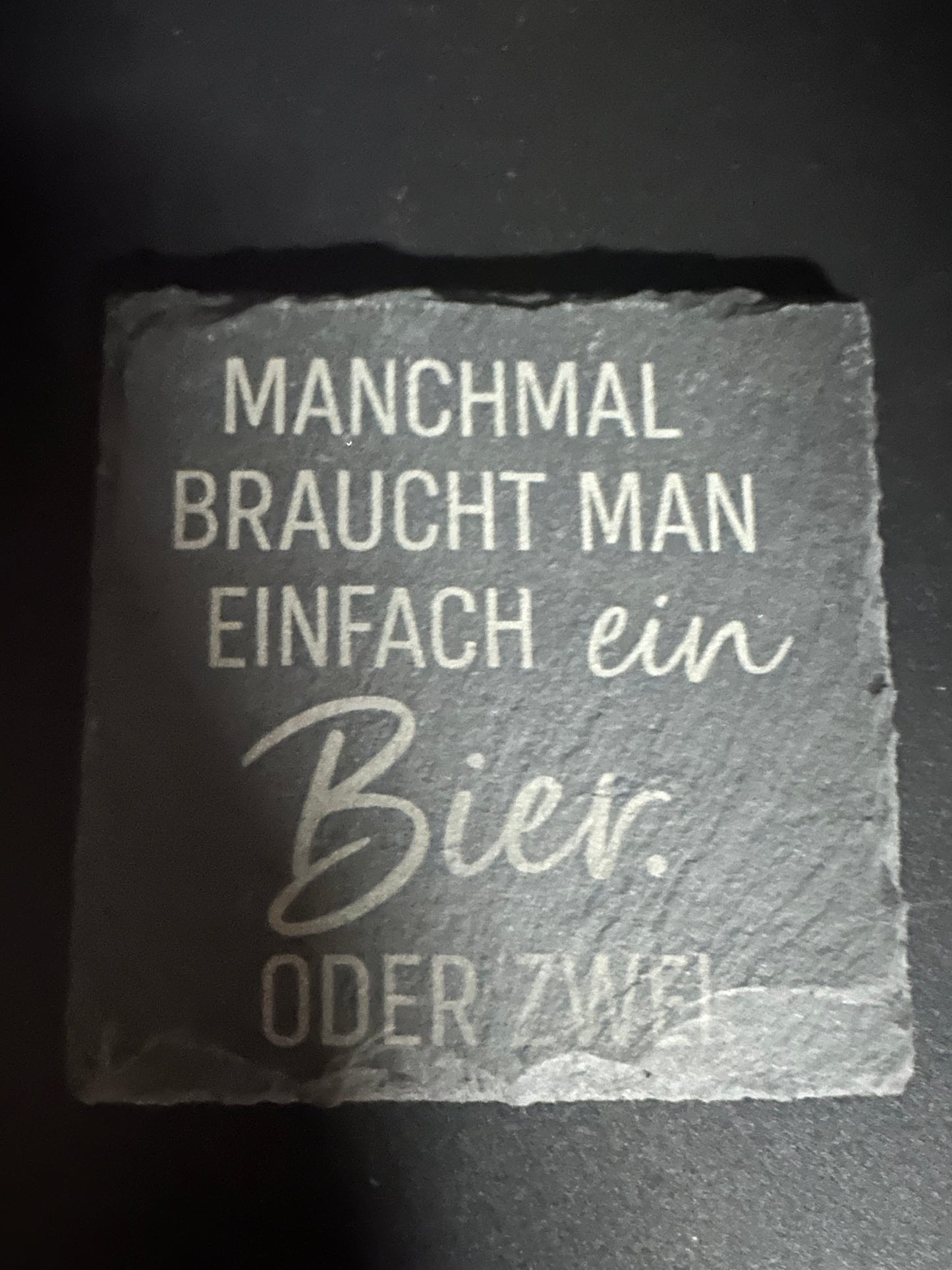 Schiefer Untersetzer 100x100mm mit Bier sprüchen.