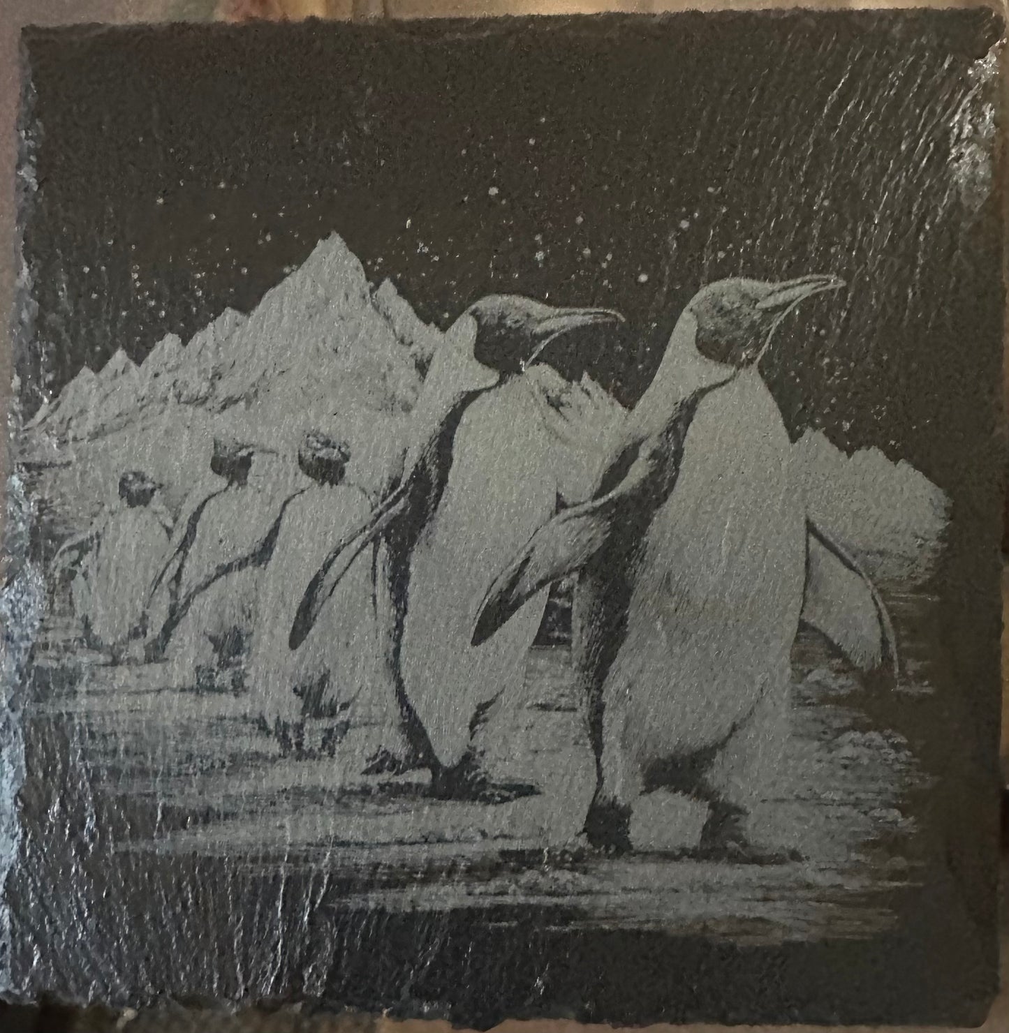 Schieferuntersetzer "Pinguine auf Wanderschaft"
