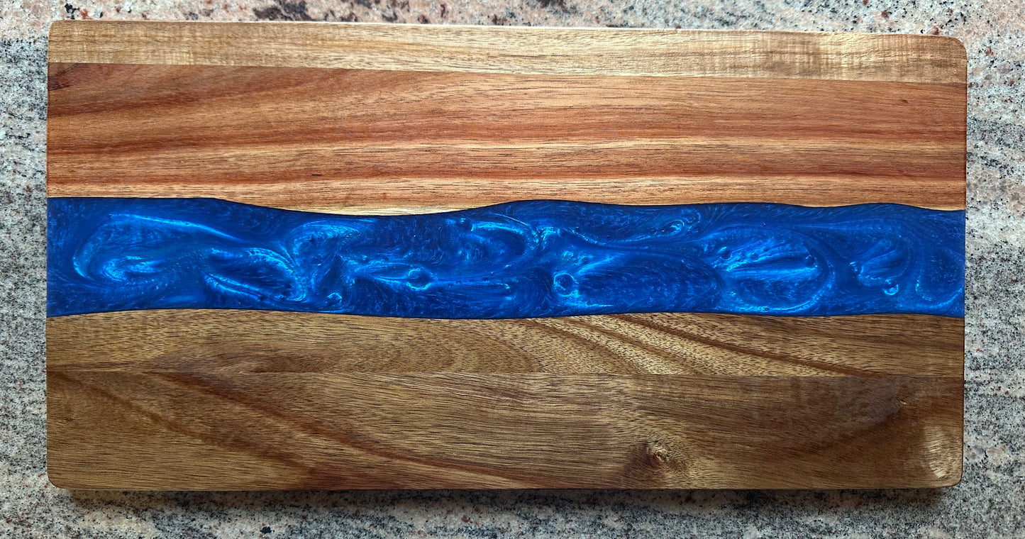 Teak Holz Servierbrett mit River Epoxidharz grün/blau oder pink 460x230mm