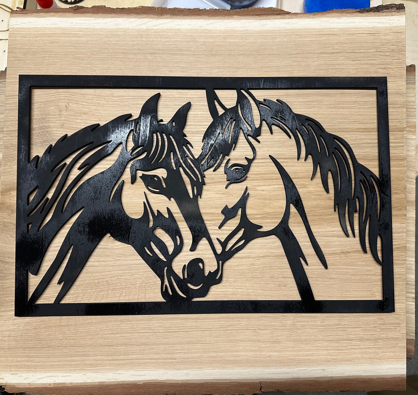 Dekorative Pferde Silhouette auf Eiche Holz massiv incl. Waldkante  als Wandbild UNIKAT 450x400mm