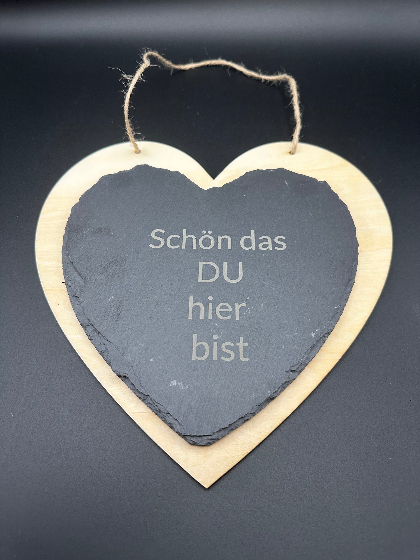 Wandbild großes Schieferherz auf Holzplatte graviert