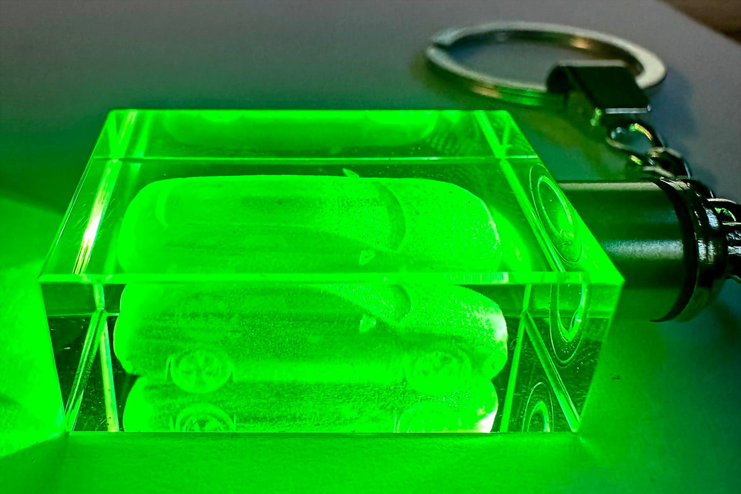 K5 Kristall-Schlüsselanhänger rechteckig mit mehrfarbigen LED-Lichtern | 30 x 20 x 15 mm