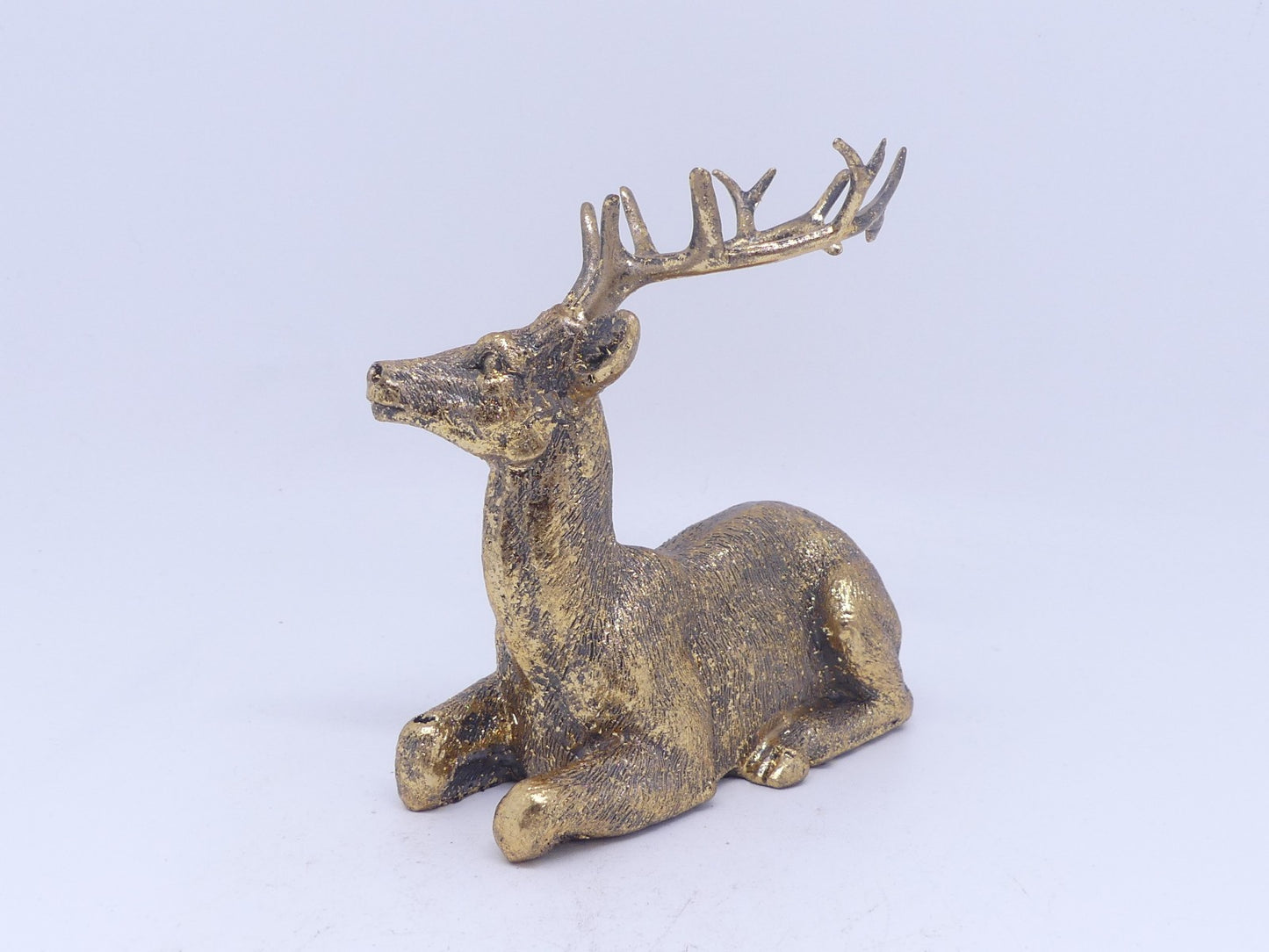 Liegender Hirsch Dekofigur Polyresin Gold Winter 11 x 9,5 cm