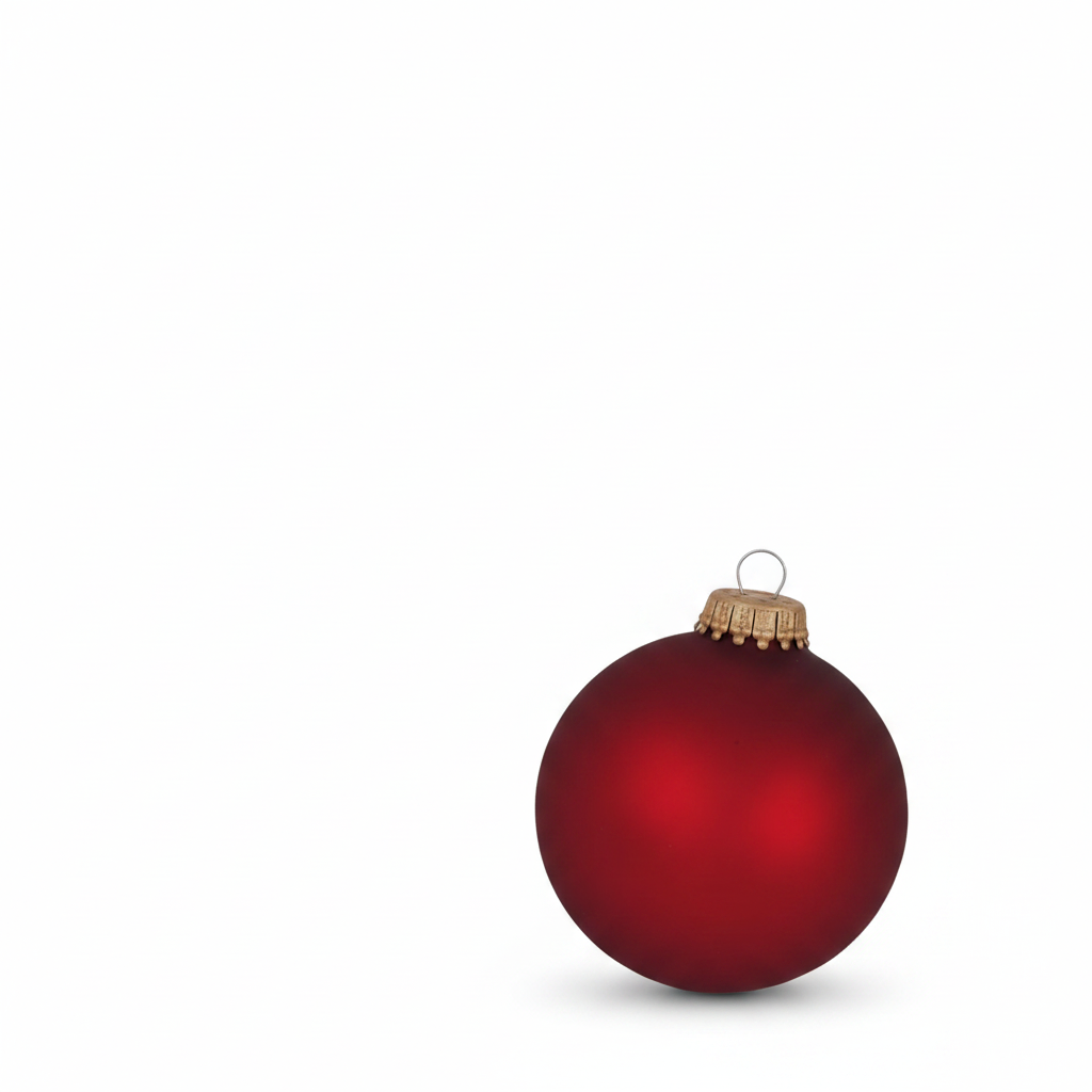 Freigestellte rote matte Christbaumkugel aus Glas mit goldener Kappe und Aufhänger